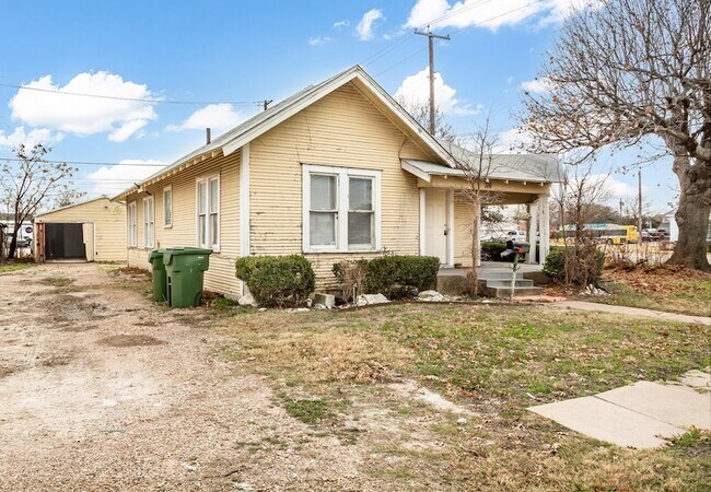 Photo - 316 W Avenue A