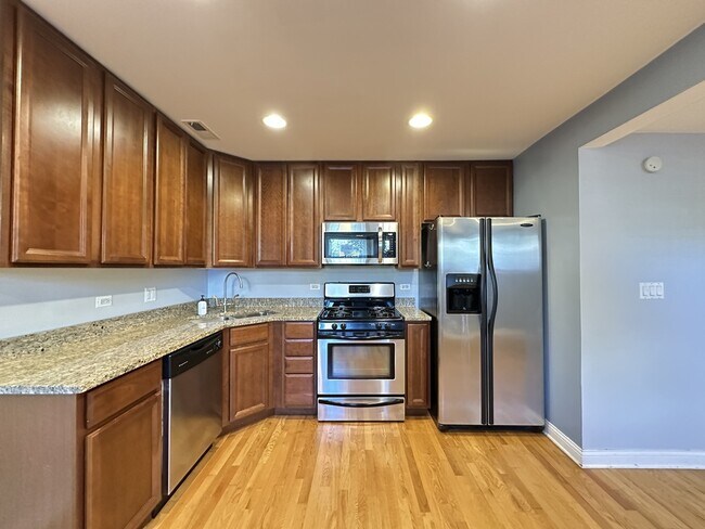 Photo - 4440 N Dover St Unidad SG Rental