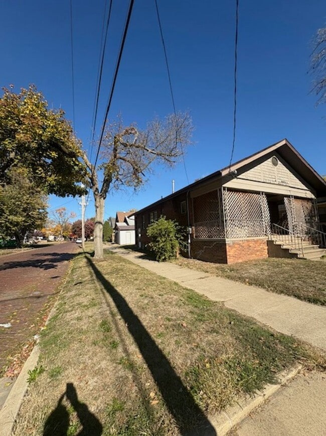 Building Photo - 2 Bedroom 1 Bathroom single family home in Peoria, IL