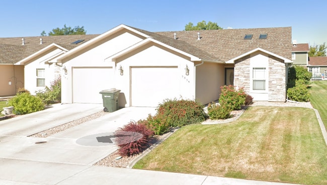 3 bed 2 bath townhome! - 3 bed 2 bath townhome!