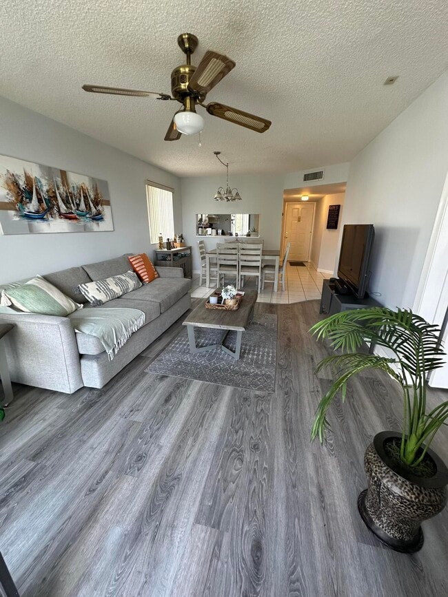 Building Photo - 3138 Via Poinciana Unit 317