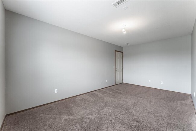 Photo - 3005 S E St Casa Adosada