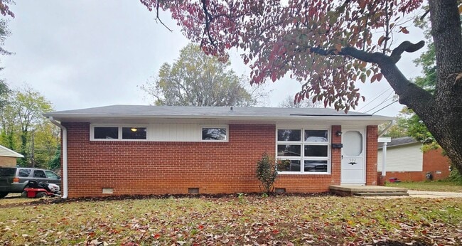 Building Photo - 3-Bedroom Brick Home for Rent in Graham, NC!