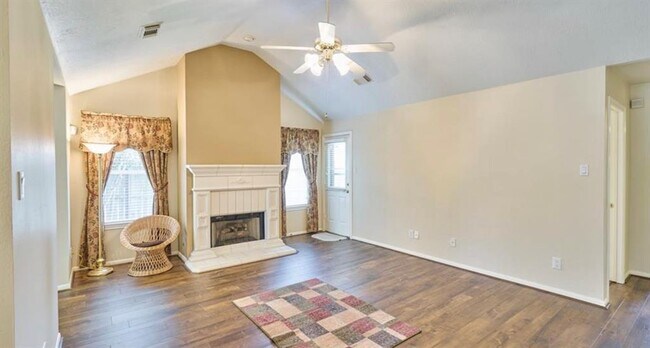 Photo - 5030 Deer Point Dr