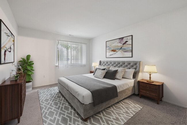 Photo - Sunnymede Apartments - Troy, MI