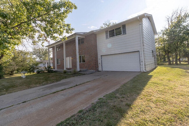 Building Photo - 1305 N Golf Blvd