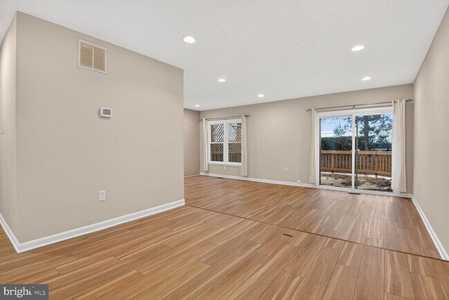 Photo - 2874 Sutton Oaks Ln