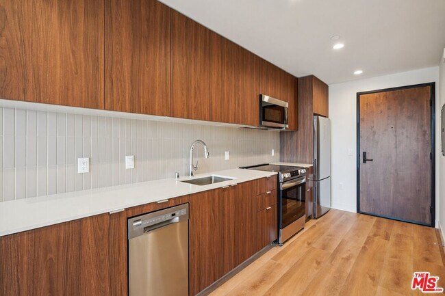 Photo - 10431 Santa Monica Blvd Unidad 401