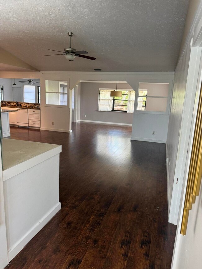 Photo - 641 NW Billiar Ave