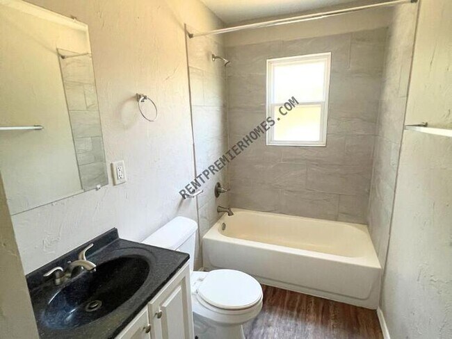 Photo - 1625 E Hill St