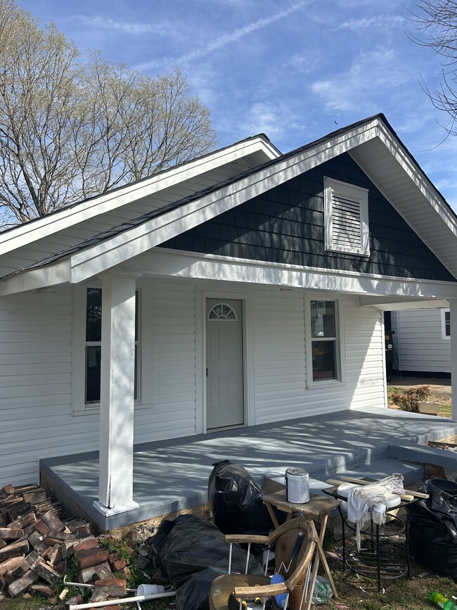 Building Photo - 301 N Davis Ave Rental