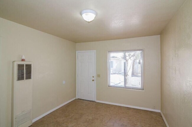 Photo - 1857 Elm St