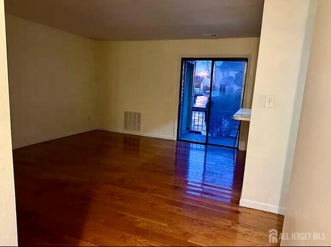 Photo - 2202 Woodbridge Commons Way