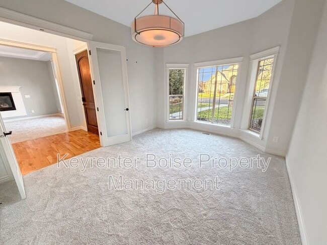 Photo - 1141 E Crowne Pointe Dr