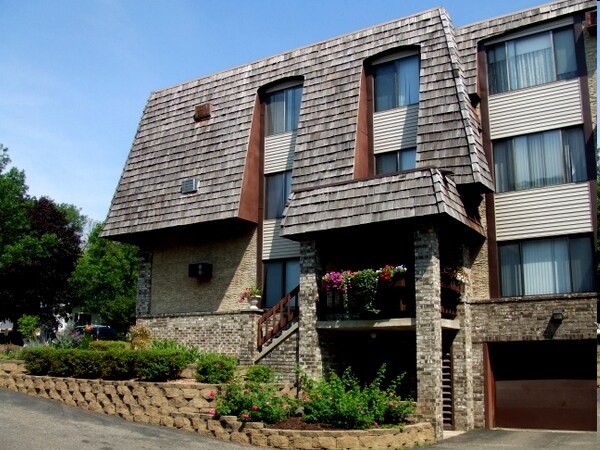 Xerxes Manor Apartments