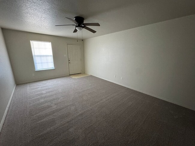 Photo - 196 Ryan Cir Unidad B