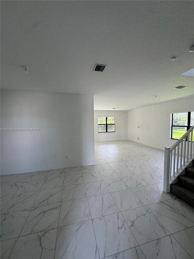 Building Photo - 4481 SW 173rd Ave Rental