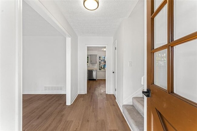 Photo - 444 Wellington Way