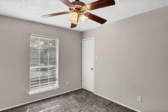 Diamond Loch Apartment Homes