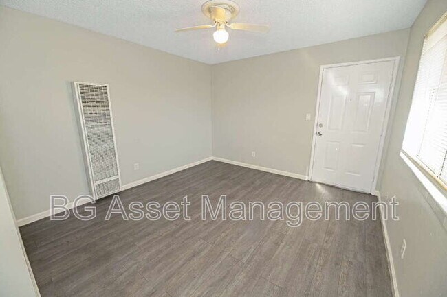 Photo - 1928 Ethan Way Unit 21