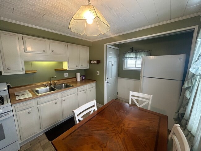 Photo - 195 Roland St