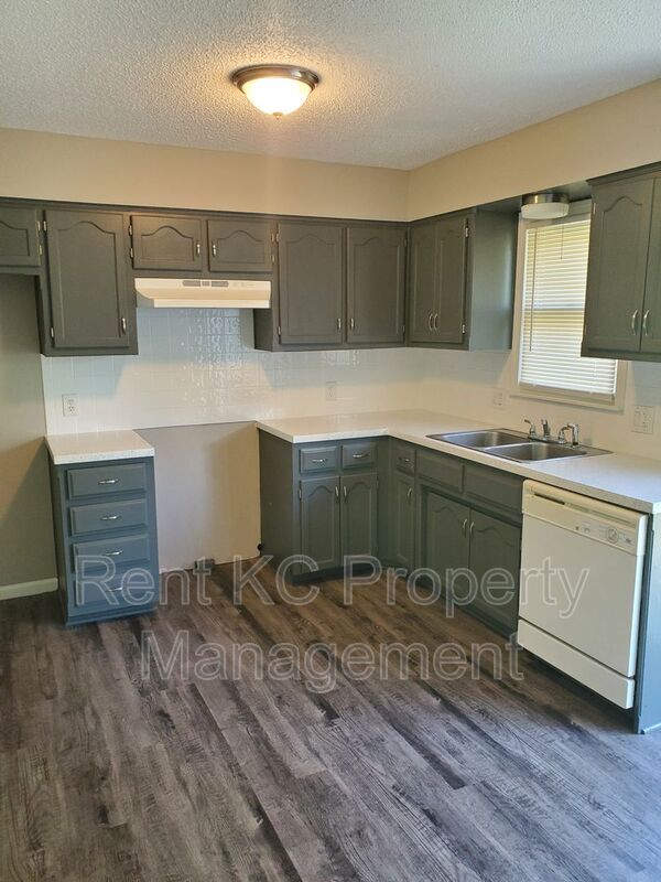 Photo - 7013 Orchard St