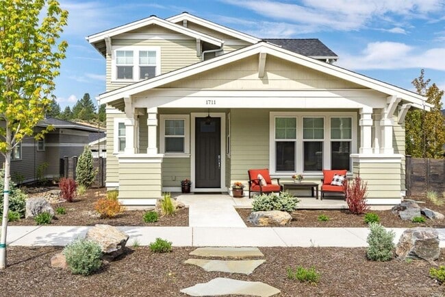 Building Photo - Beautiful 3 Bed/2.5 Bath Home in NW Bend - Fields Street