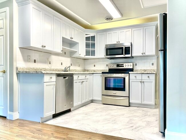 Building Photo - 62 Carey Ave Unit 7