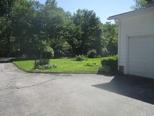 Photo - 301 Wolf Rock Rd