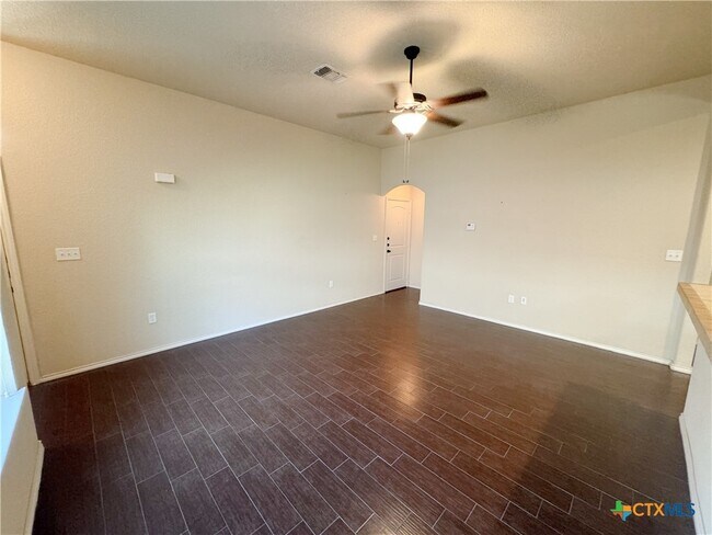 Photo - 602 Creekside Cir