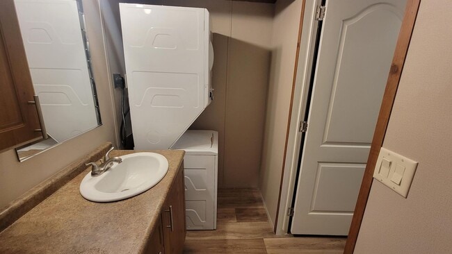 Photo - 920 Cedar Village Ln