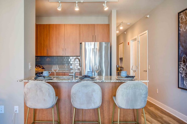 Photo - 448 N State St Unidad 2004