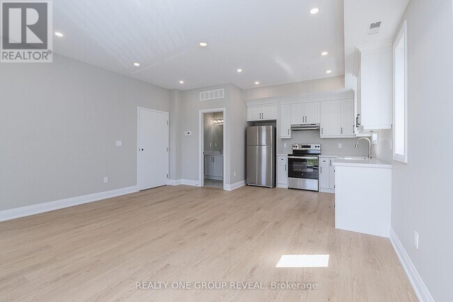 Photo - 223 Grenfell St Unit 3
