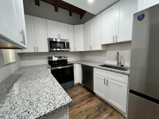 Building Photo - 10623 Royal Palm Blvd