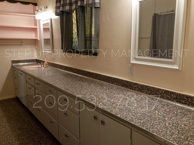 Photo - Outstanding 3 Bed 2 Bath near Downtown Son...