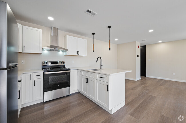 Stunning Modern Renovated Apartments - Edgewater Manor Rental