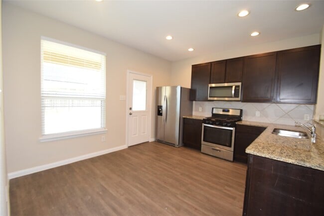 Building Photo - 24706 Pavarotti Pl