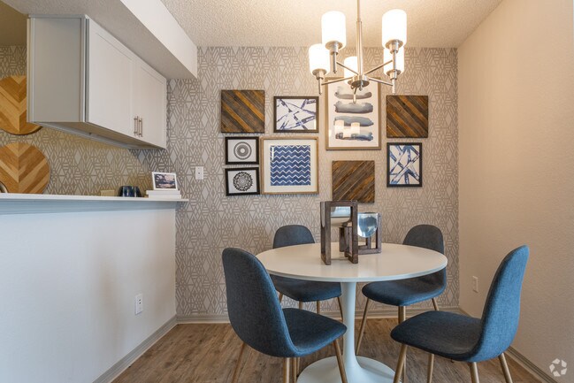 1BR, 1BA - 699 SF