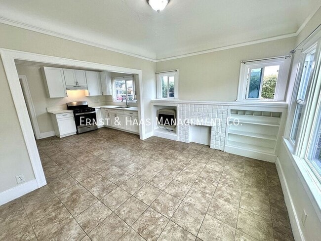 Photo - 702 E Burnett St