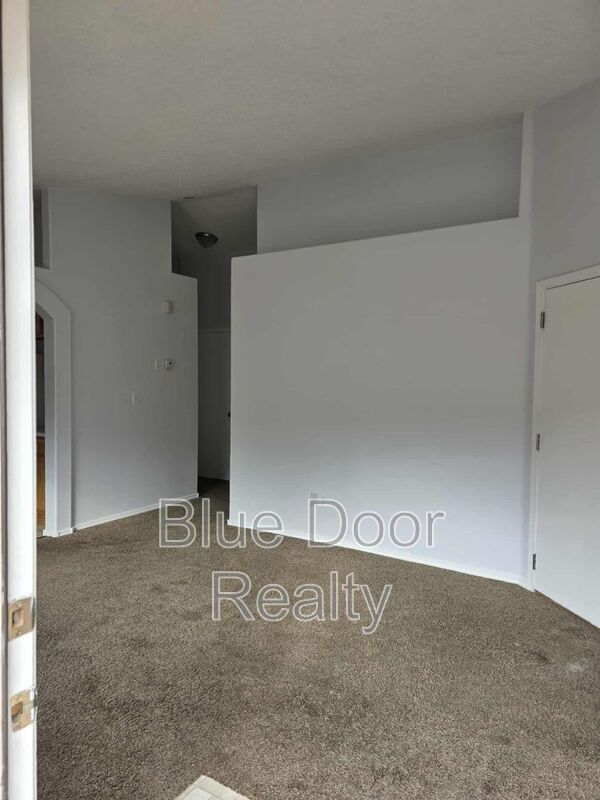 Photo - 6244 Vaughn Dr NE
