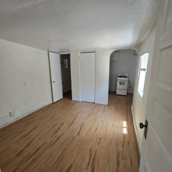 Photo - 110 Mesa St SE
