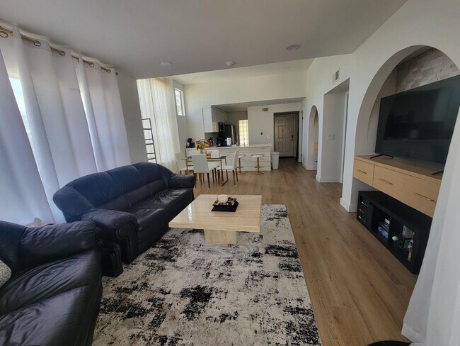 Photo - 4879 Via Palm Lakes Unit 622