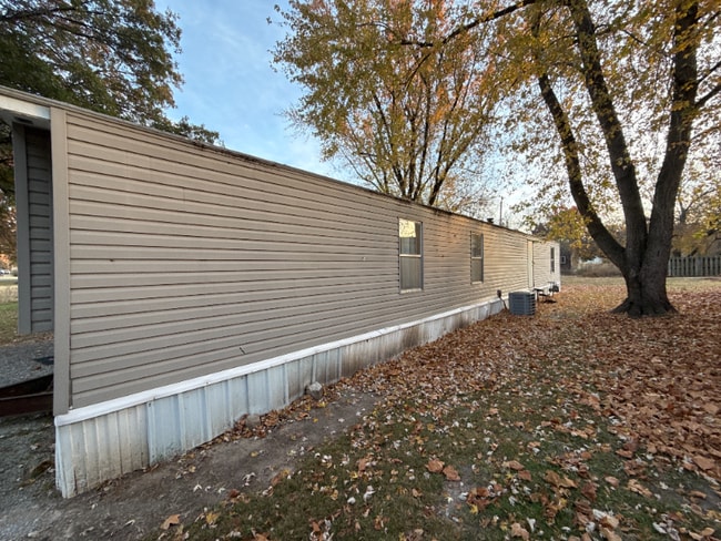 Photo - 722 N Linn St