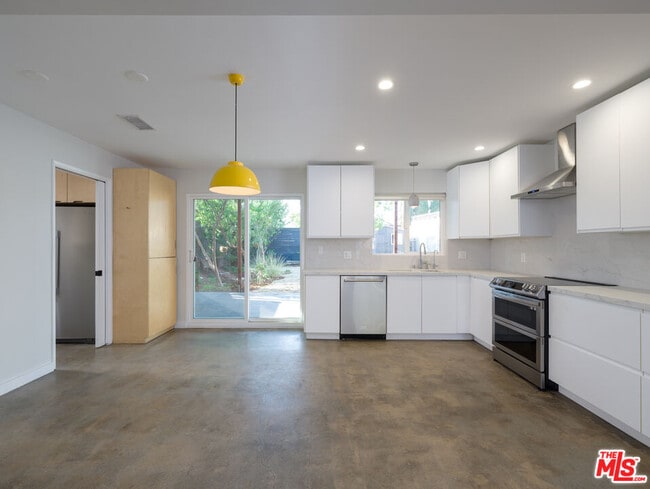 Photo - 2933 Acresite St