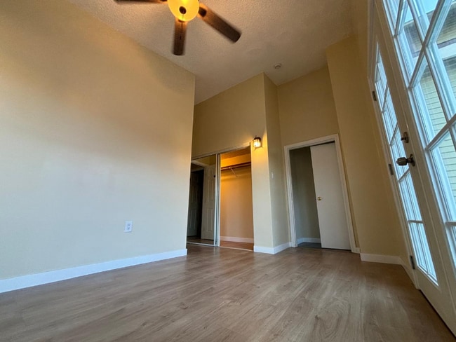 Photo - 526 W 49th St