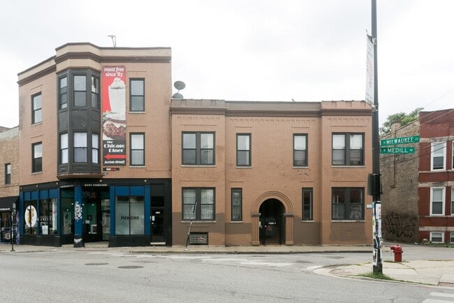 Building Photo - 2835 W Medill Ave Rental