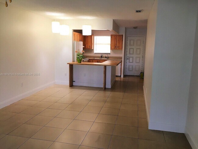 Photo - 6061 Shaker Wood Cir Unit 205