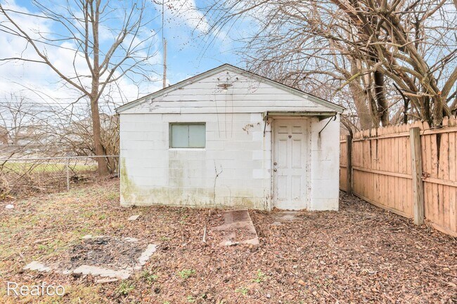 Photo - 1 br, 1 bath House - 479 E Hinman Ave