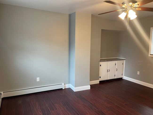 Living Room - 202 Jefferson St Unit 202