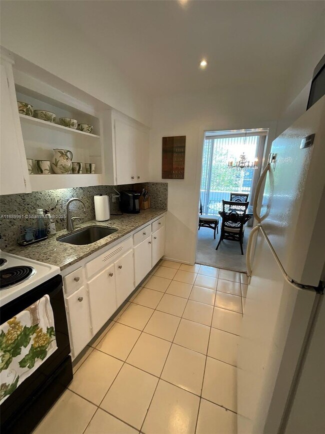 Photo - 10210 Collins Ave Unidad 305